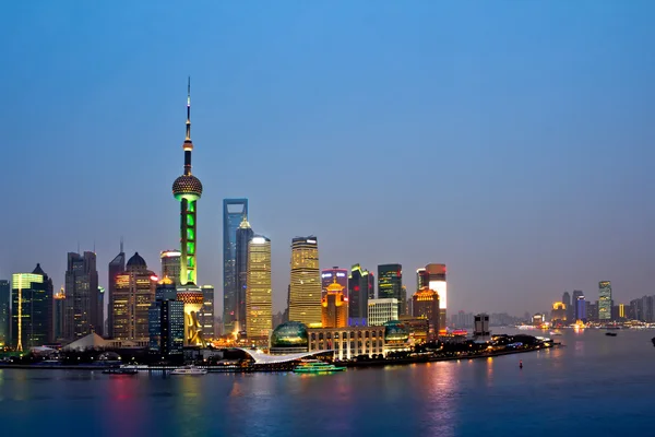 Shanghai skyline 's nachts — Stockfoto