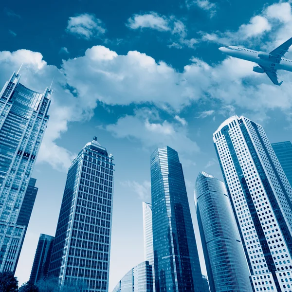 Airplane under the sky in shanghai — Stock Photo, Image
