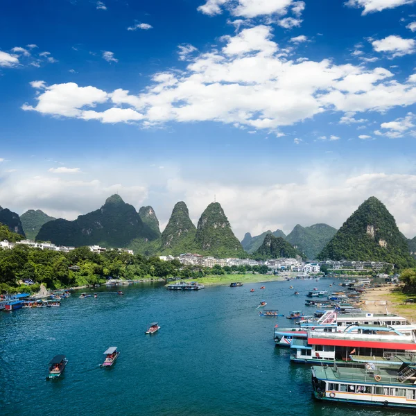 Бамбукових плотах річки Ulong тепла поблизу Yangshuo — стокове фото