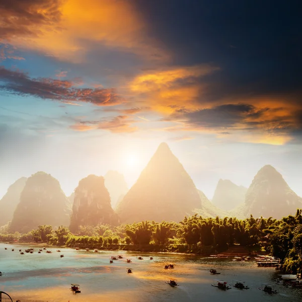 Solnedgång landscpae i yangshuo — Stockfoto