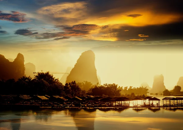Solnedgång landscpae i yangshuo — Stockfoto