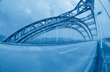 köprü üzerinden yol