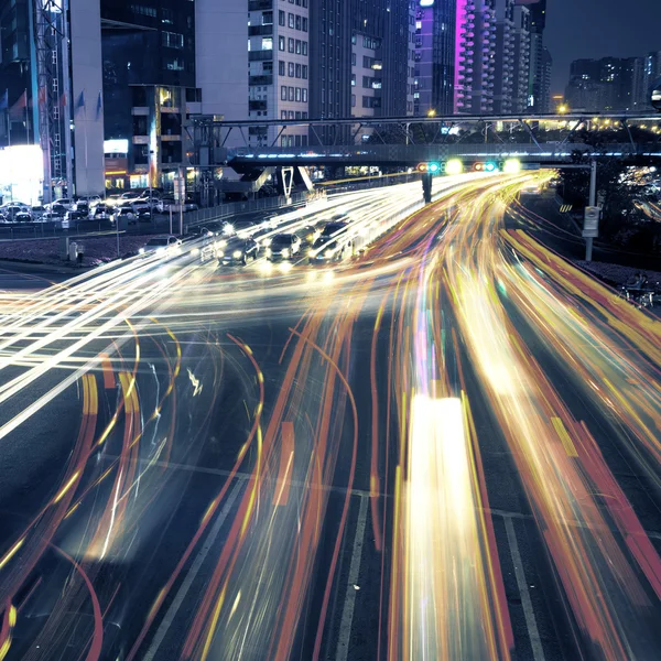 Coche móvil con ciudad — Foto de Stock