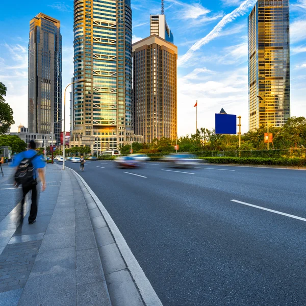 Camino en la ciudad —  Fotos de Stock