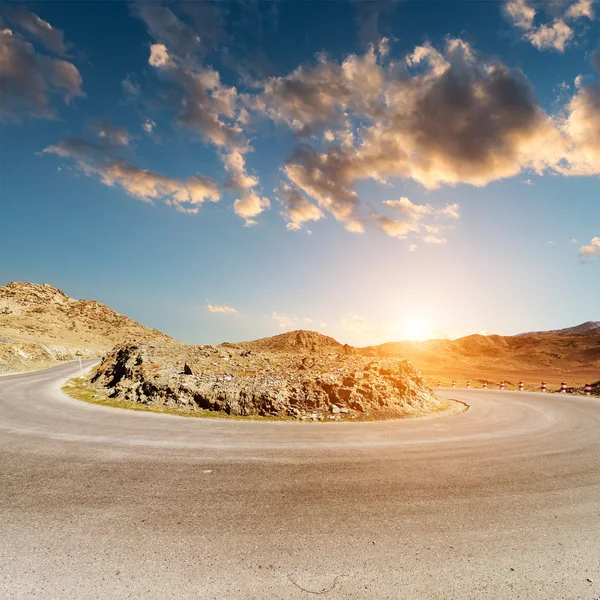 Дорога в пустелі — стокове фото