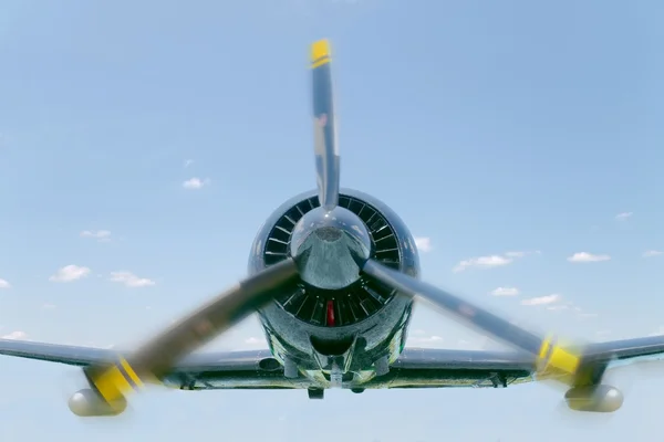 飛行中の小型飛行機 — ストック写真