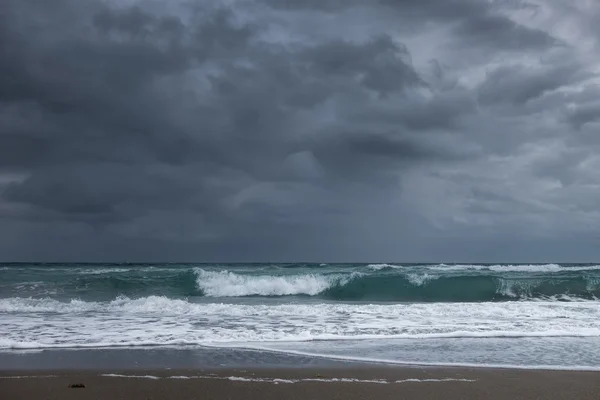 Paisagem marinha tempestuosa — Fotografia de Stock