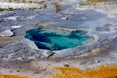 Geyser Hill 'de Güzel Depresyon Gayzeri, Yellowstone Ulusal Parkı