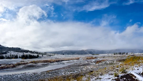 Lamar Valley Yellowstone National Park Early Snow Storm — Foto Stock