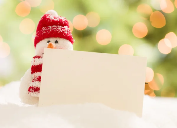 Cute Snowman with Blank White Card Over Abstract Background — Stock Photo, Image