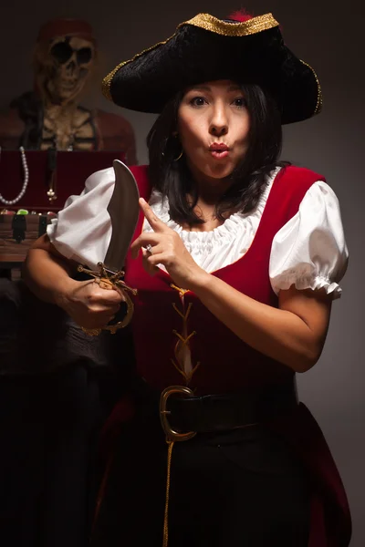 Drammatica scena pirata femminile — Foto Stock
