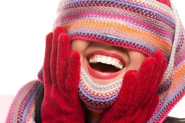 Atraktivní žena s barevný šátek přes oči — Stock fotografie