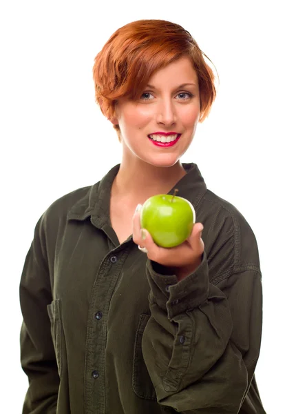 Прекрасная молодая женщина с зеленым яблоком в руках — стоковое фото