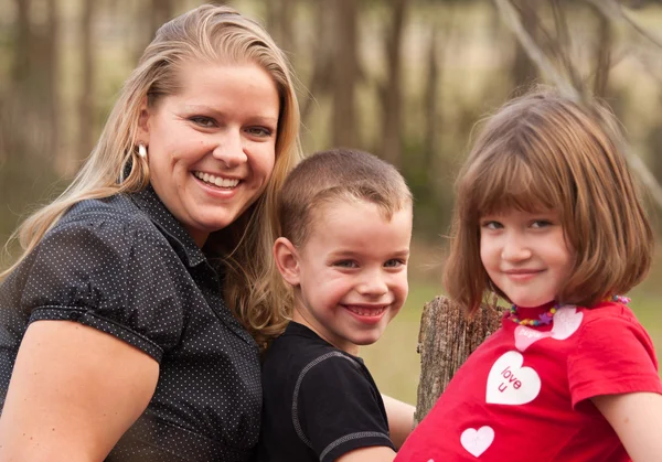 Anne ve çocuk portre açık havada