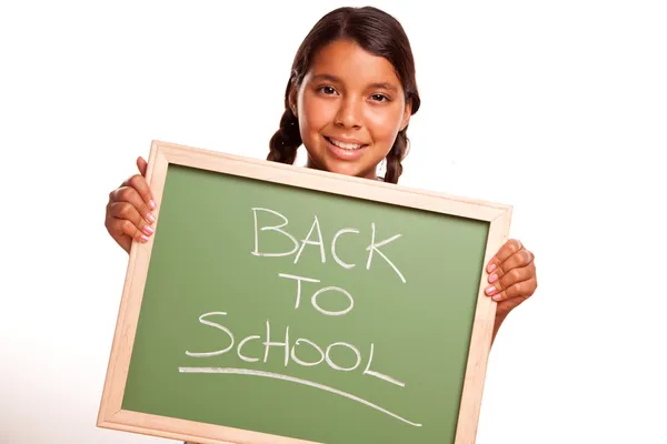 Vrij hispanic meisje houden schoolbord met terug naar school — Stockfoto