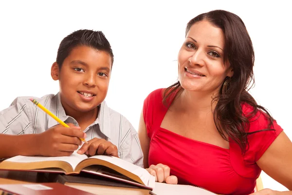 Atractiva madre e hijo hispanos estudiando —  Fotos de Stock