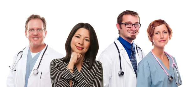 Hispanische Frau mit männlichen und weiblichen Ärzten oder Krankenschwestern — Stockfoto