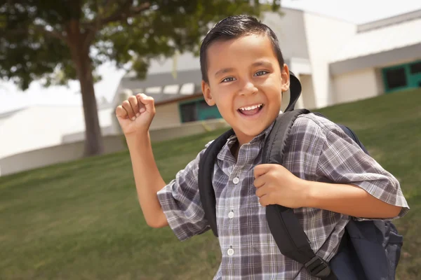 Felice giovane ragazzo ispanico pronto per la scuola — Foto Stock