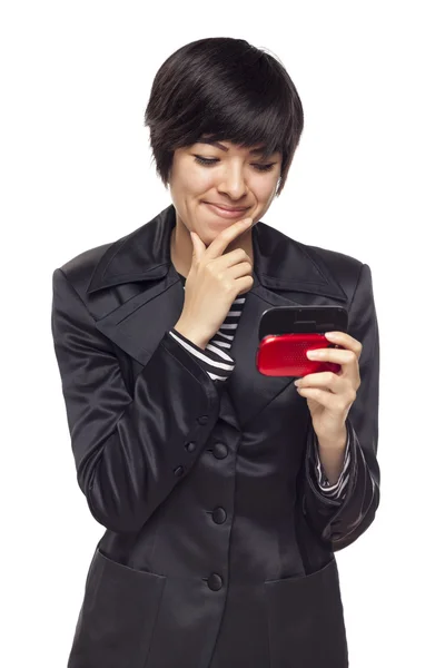 Выразительная женщина смешанной расы с мобильным телефоном на белом — стоковое фото