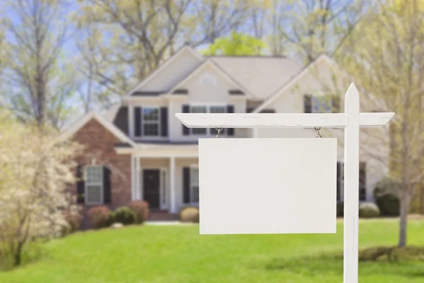 Blank Real Estate Sign in Front of New House — Stock Photo, Image