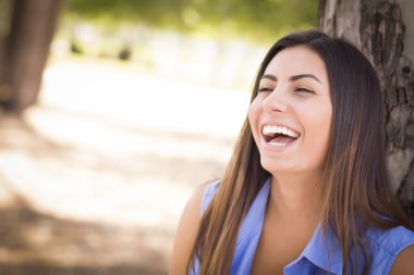 İki karışık ırk ikiz kız portre