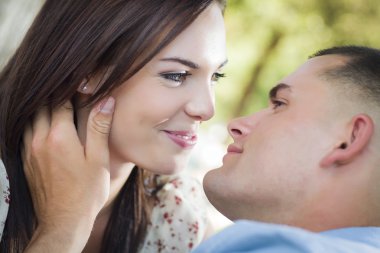 karışık ırk Romantik Çift portre Park