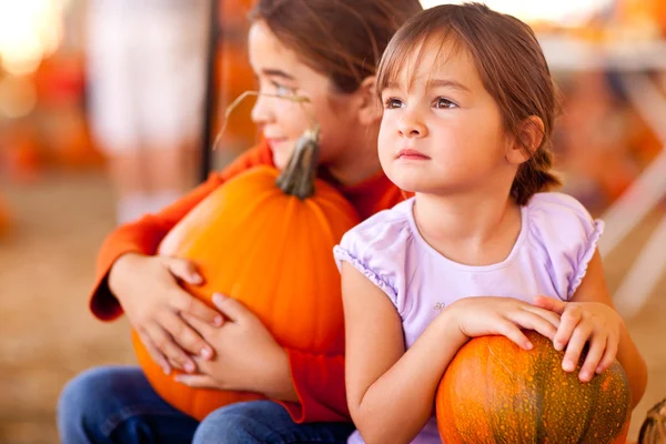 Cute Little Girls Holding Their Pumpkins At A Pumpkin Patch — Stock Photo, Image