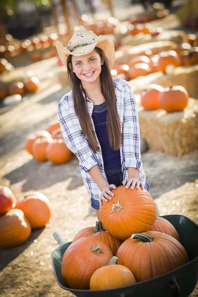 Preteen Girl Playing with a Wheelbarrow at the Pumpkin Patc — Stock Photo, Image