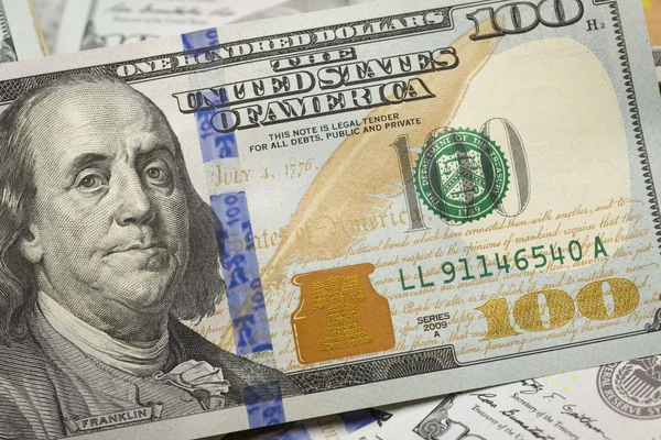 Abstracte detail van nieuw ontwerp Amerikaanse honderd dollar bill — Stockfoto