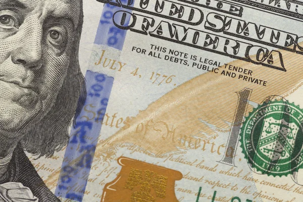 Abstracte detail van onlangs ontworpen Verenigde Staten honderd dollar bill — Stockfoto