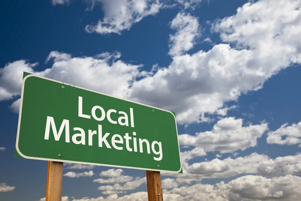 Local Marketing Green Road Sign Over Sky — Stock Photo, Image