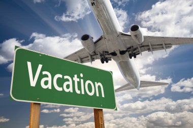tatil yeşil yol işaret ve uçak yukarıdaki