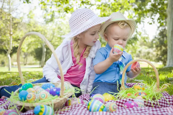 Cute Young Brother and Sister Enjoying Their Easter Eggs Outside — Stock Photo, Image