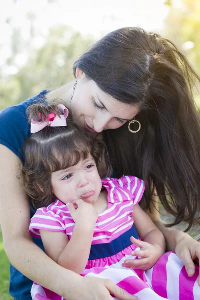 Loving Mother Consoles Crying Baby Daughter — Stock Photo, Image