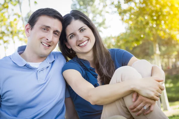 Young Attractive Couple Portrait in Park — Stock Photo, Image