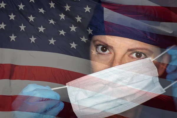 Médico Enfermera Que Usa Mascarilla Exfoliantes Médicos Con Bandera Americana — Foto de Stock