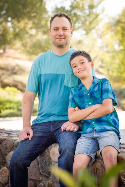 Outdoor Portrait Mixed Race Chinese Caucasian Father Son — Foto Stock