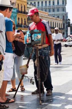 Eski Havana'da sokak fotoğrafçısı