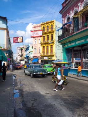 Havana'da iyi bilinen bir sokakta kentsel sahne