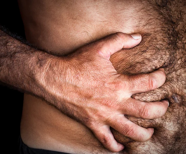 Homem que sofre de dor abdominal intensa — Fotografia de Stock
