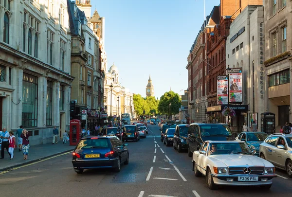 Ve Londra'da Whitehall'daki trafik — Stok fotoğraf