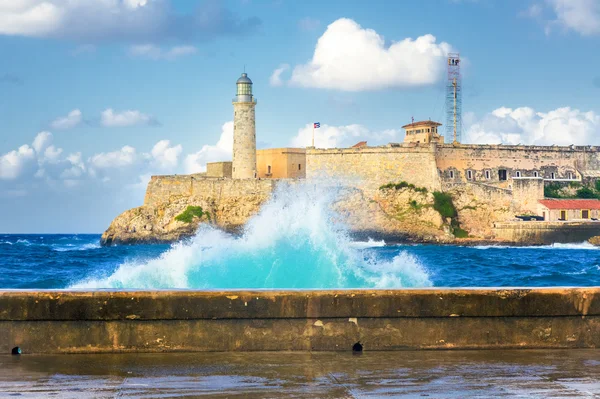 Orkaan in havana en het kasteel van el morro — Stockfoto