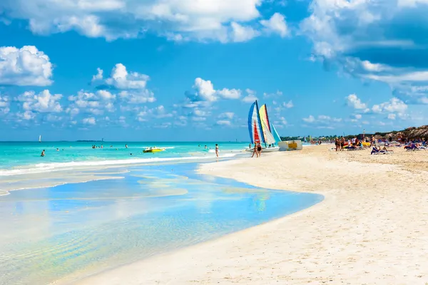 Der berühmte strand von varadero in kuba lizenzfreie Stockfotos