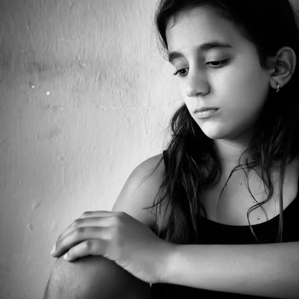 Ragazza con un'espressione molto triste — Foto Stock