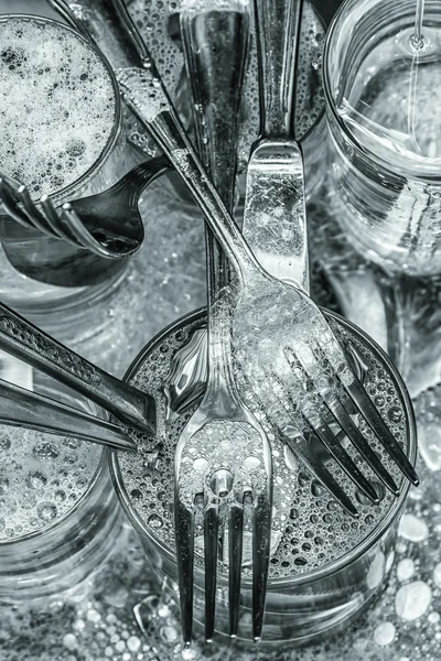 Cubertería lavada con agua y detergente —  Fotos de Stock