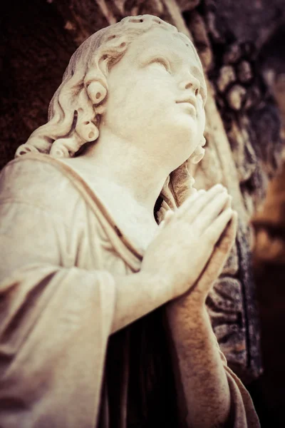 Belo anjo rezando — Fotografia de Stock