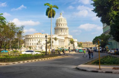 ve trafik Havana'da capitol yakınındaki