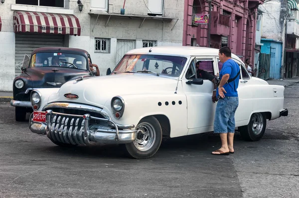 作为一辆出租车在哈瓦那的老别克 — 图库照片