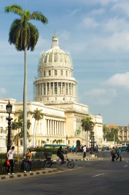 ve trafik Havana'da capitol yakınındaki