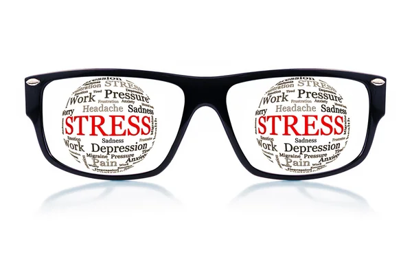 Kacamata hitam dengan kata stres di tempat mata — Stok Foto